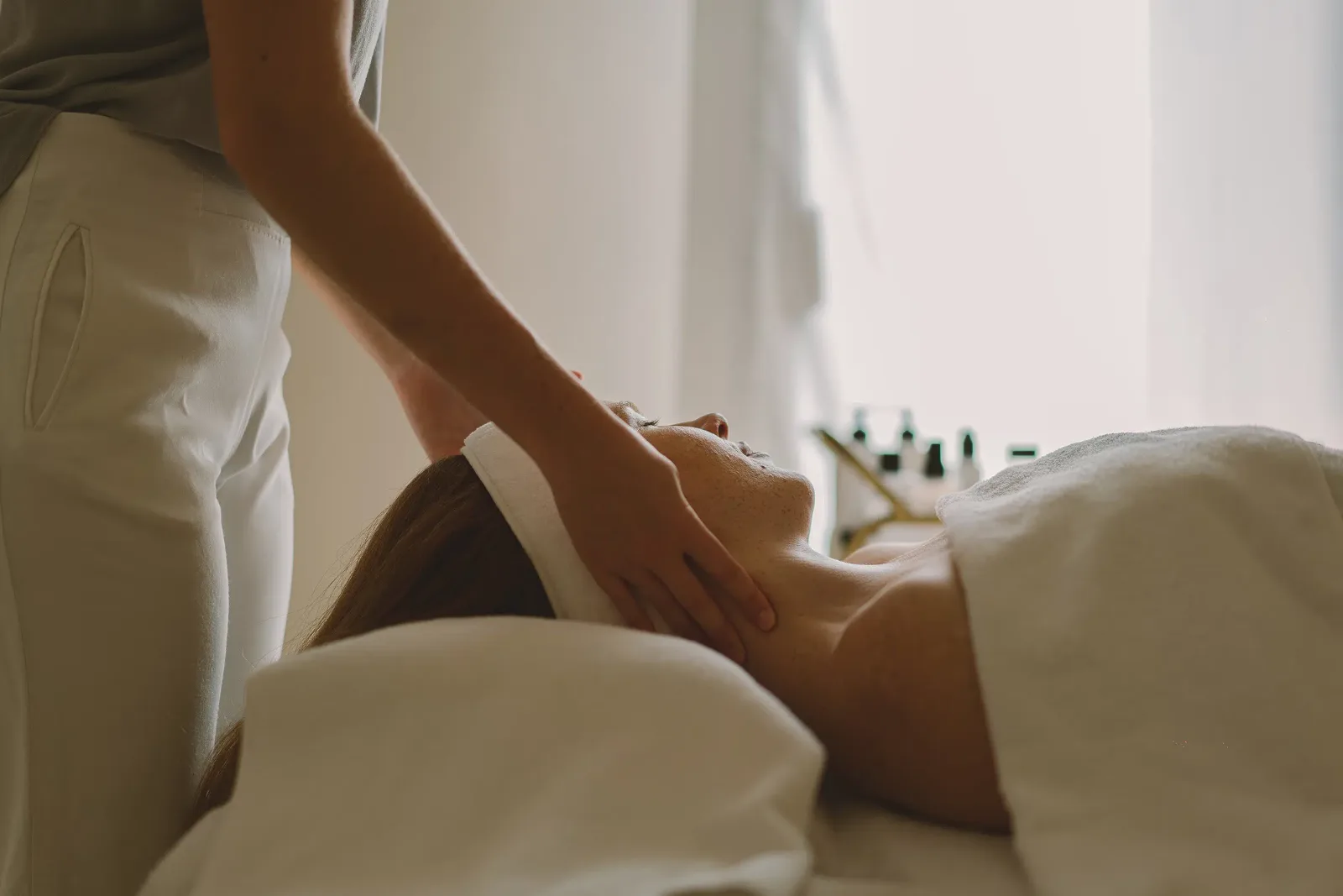 Masaje en el spa Maison CODAGE de Kimpton Aysla Mallorca