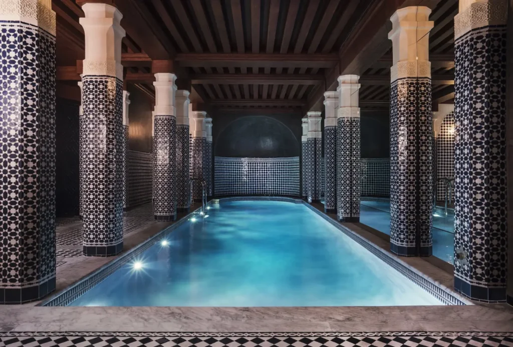 Piscina del Spa de la Maison Proust en París, de inspiración oriental