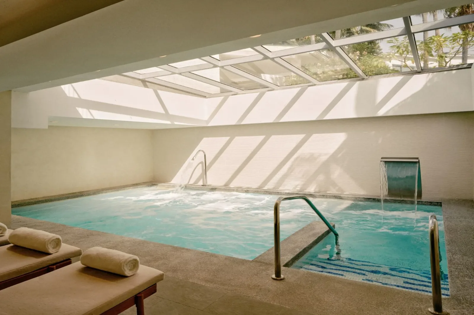 Piscina hidrotermal del spa Maison CODAGE en Kimpton Los Monteros, Marbella