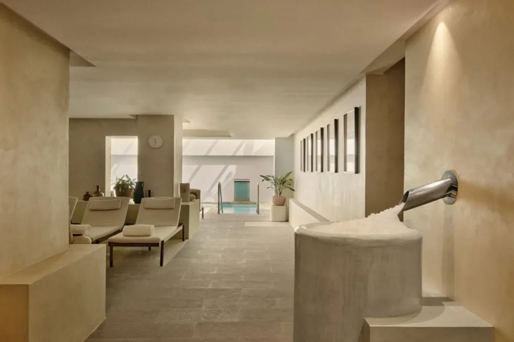 Zona de aguas del spa Maison CODAGE en Kimpton Los Monteros, Marbella (Costa del Sol)