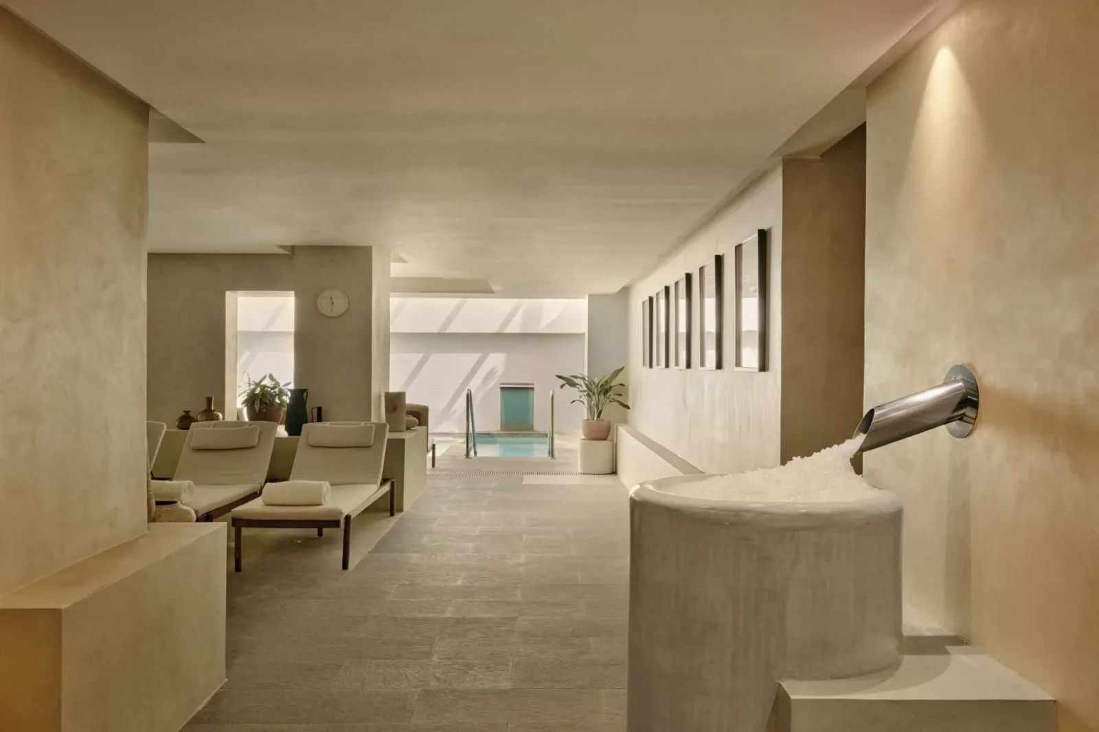 Zona de aguas del spa Maison CODAGE en Kimpton Los Monteros, Marbella (Costa del Sol)